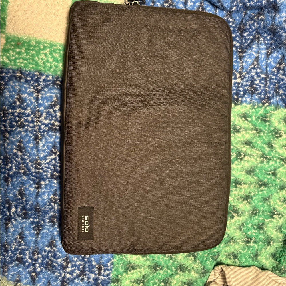 Solo Charcoal Laptop Sleeve